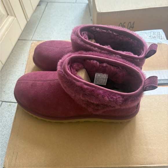 UGG Ultra Snugscape Mini Boots - Picture 13 of 16